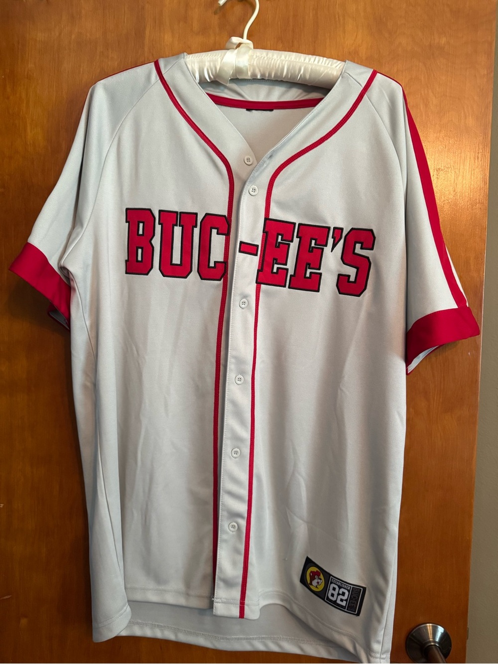 BUC-EE'S Men's White and Red Baseball Jersey New Without Tags XL
